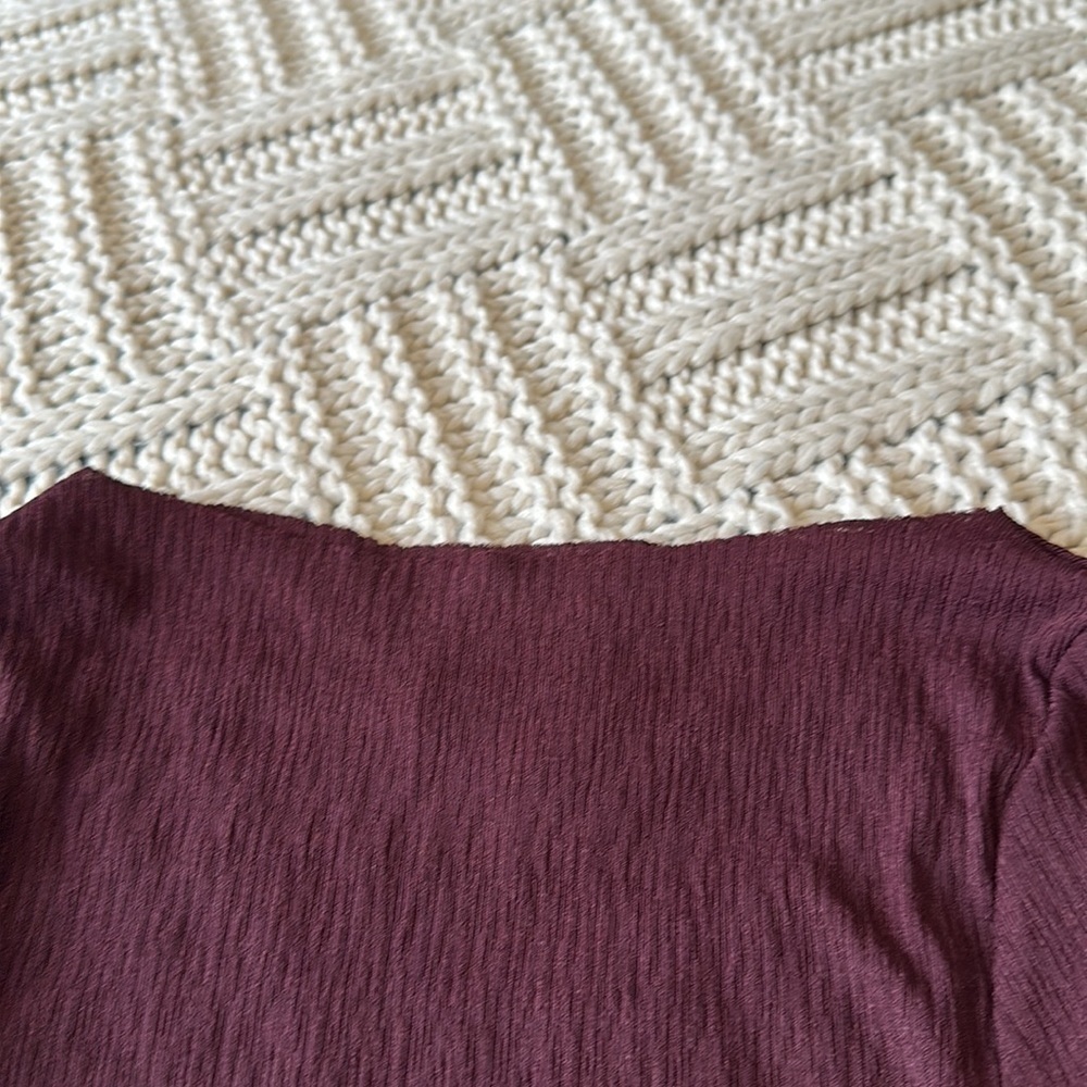 H&M burgundy short sleeve top - Picture 4 of 5